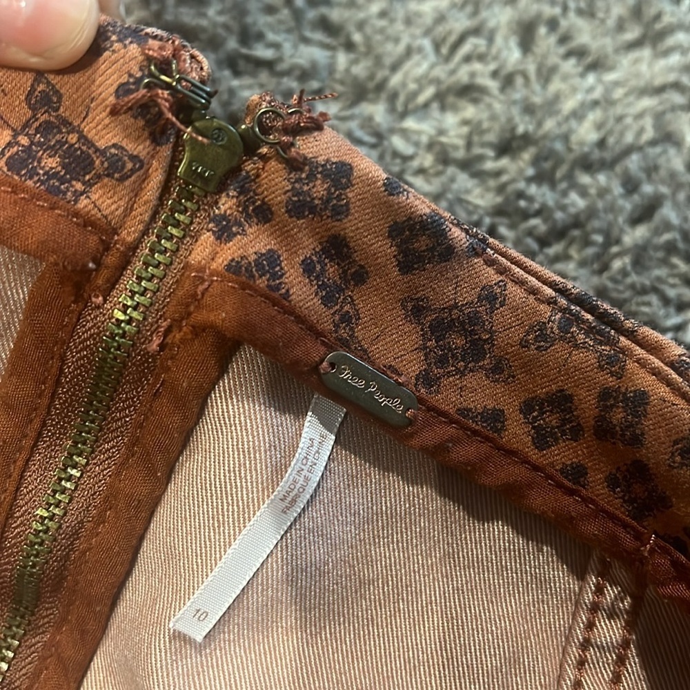 Women’s Free People Rust colored Zip up Skirt. Size 10 - Picture 3 of 3